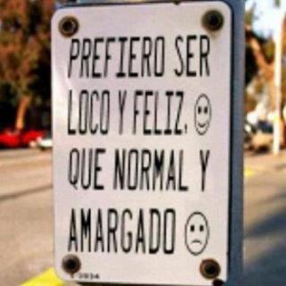 LOCOS Y FELICES
